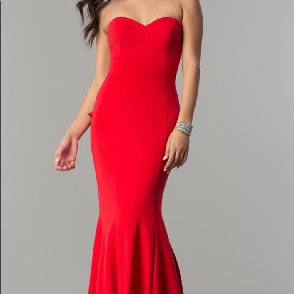 Beautiful Red fitted dress with mermaid bottom